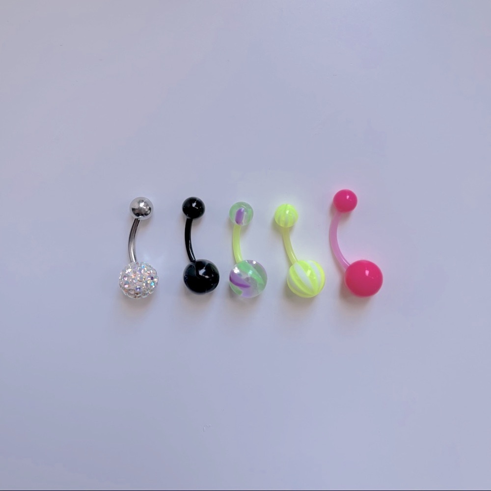 NWT A SET OF 5 BELLY RINGS